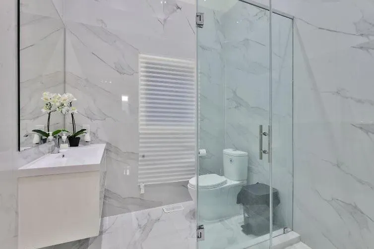 Comfortable Room In Toronto Next To Yorkdale Mall Bed & Breakfast