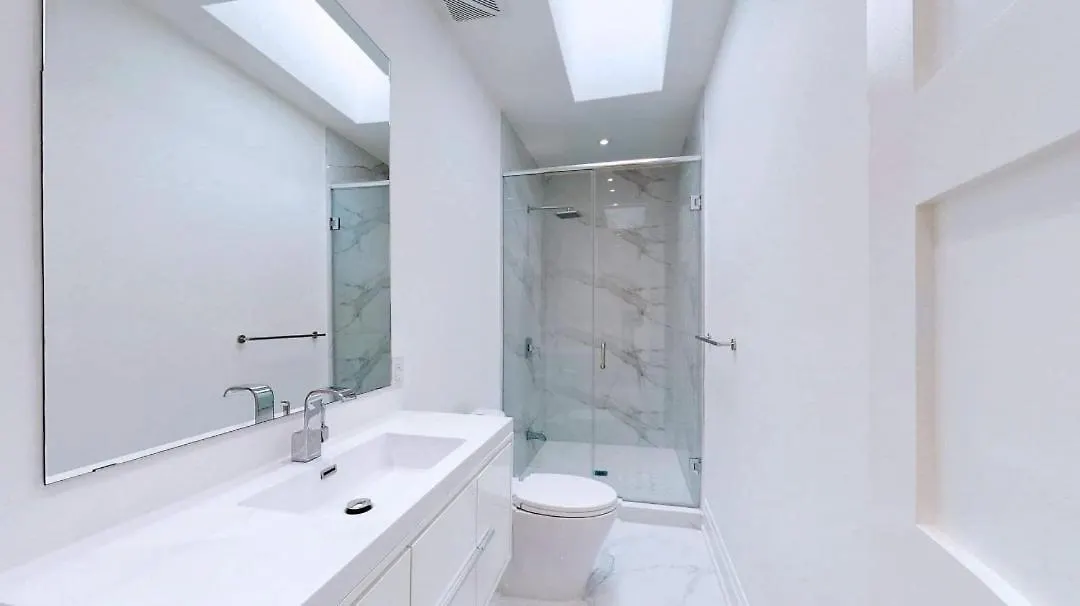 Comfortable Room In Toronto Next To Yorkdale Mall