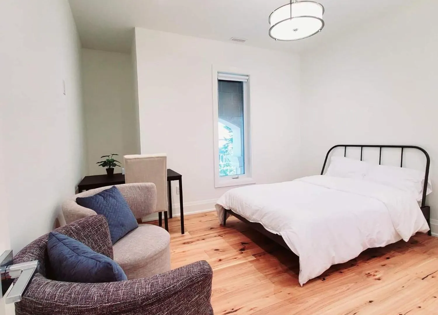 Comfortable Room In Toronto Next To Yorkdale Mall Bed & Breakfast