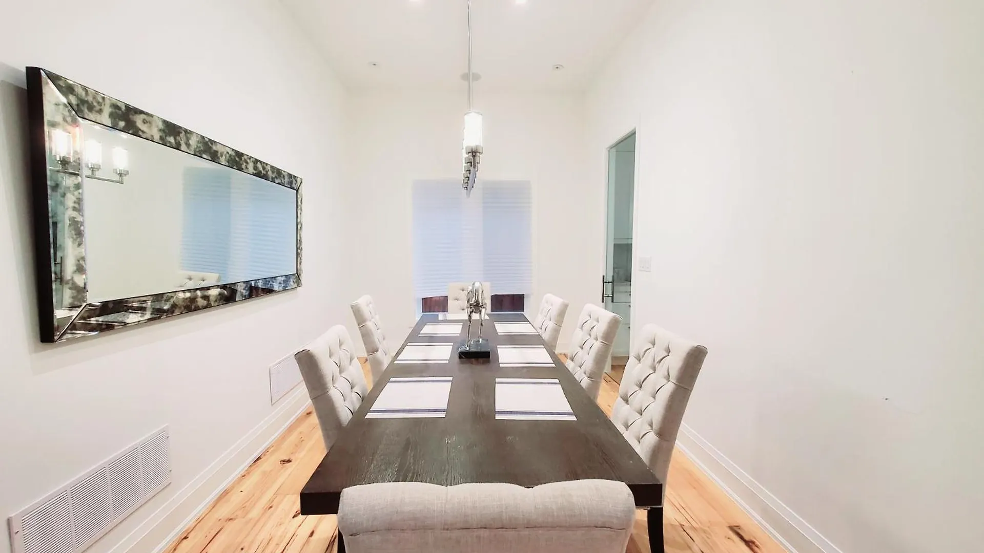 Bed & Breakfast Comfortable Room In Toronto Next To Yorkdale Mall