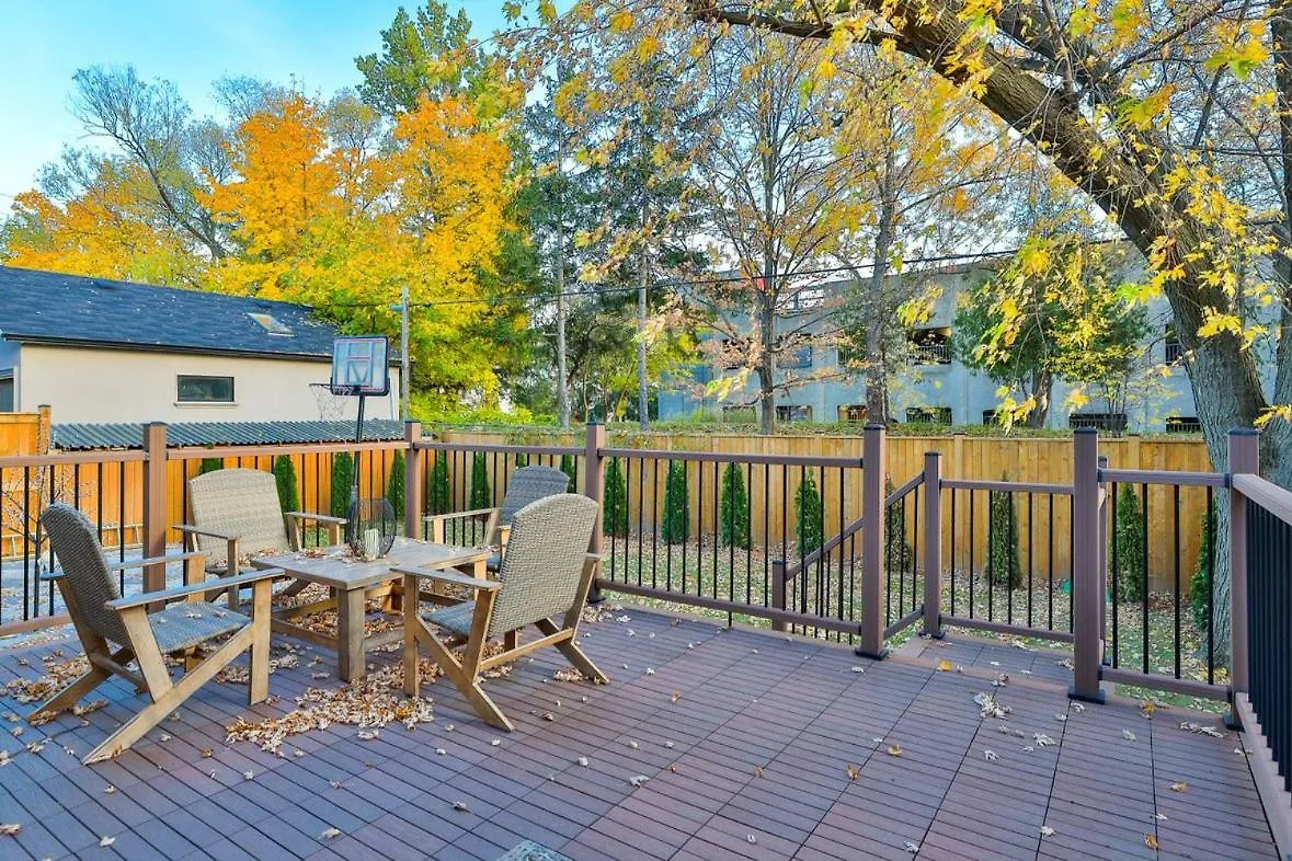 Bed & Breakfast Comfortable Room In Toronto Next To Yorkdale Mall