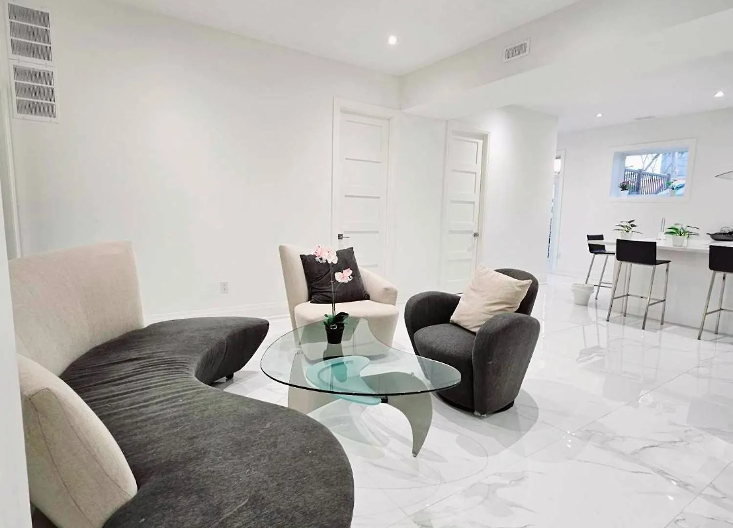 Comfortable Room In Toronto Next To Yorkdale Mall Canada
