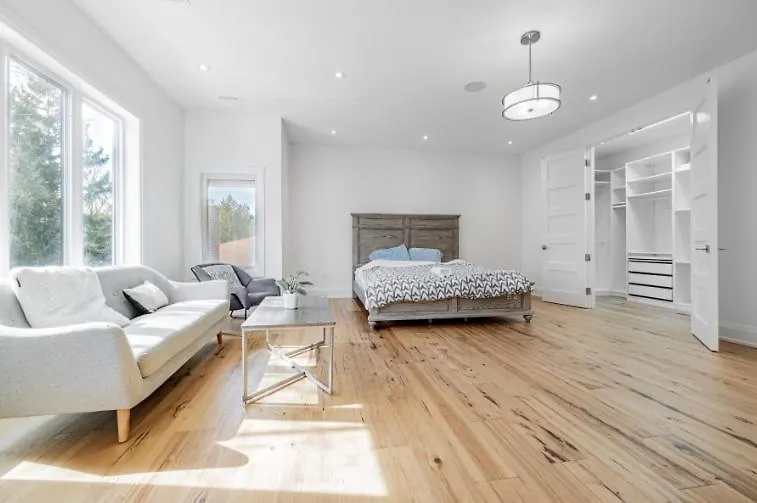 Bed & Breakfast Comfortable Room In Toronto Next To Yorkdale Mall